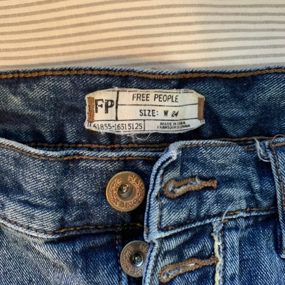 Free people denim shorts - Picture 2 of 3